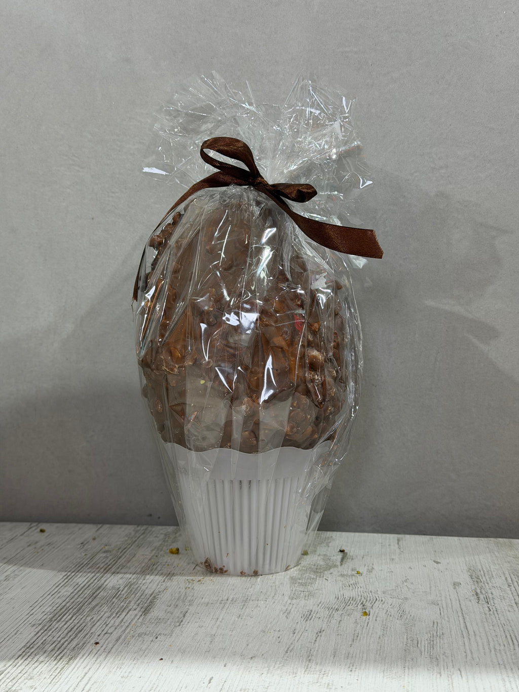 Uovo di cioccolato con crema alla nocciola