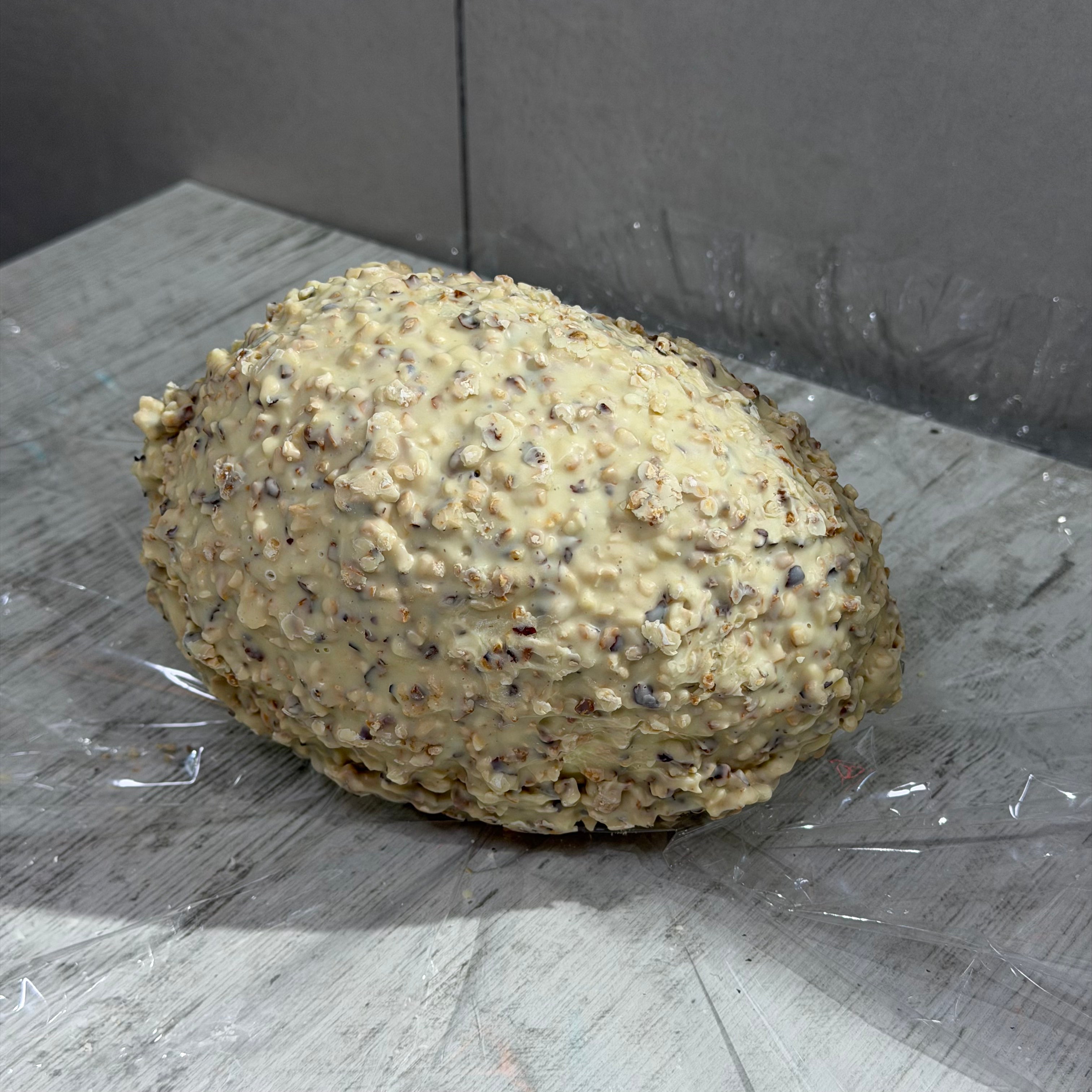 Uovo di cioccolato bianco