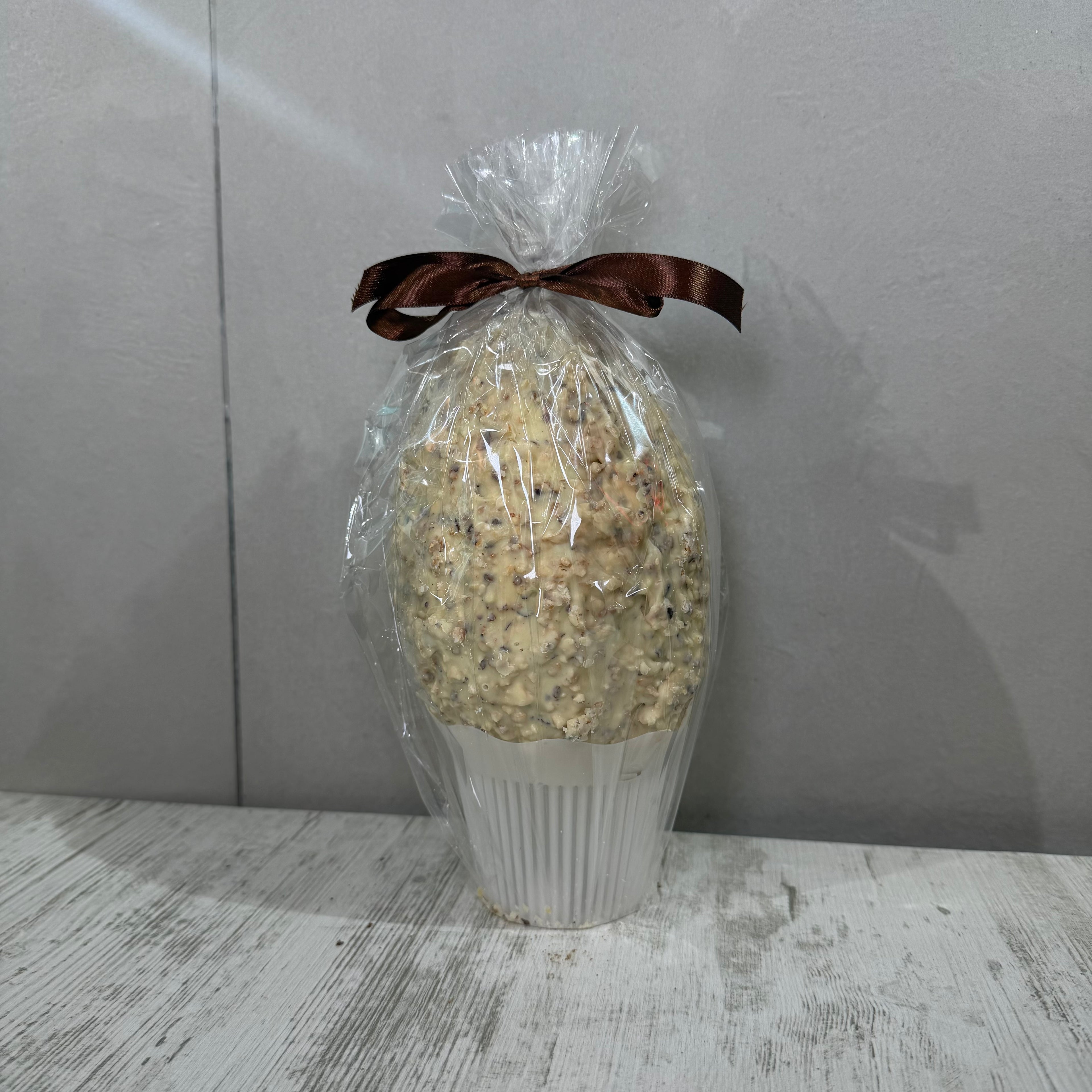 Uovo di cioccolato bianco